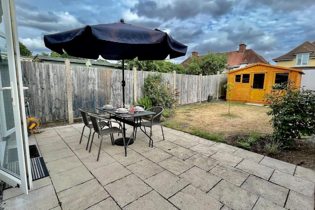 Entire 3 Bed House Weybridge Brooklands, London Villa Byfleet Luaran gambar