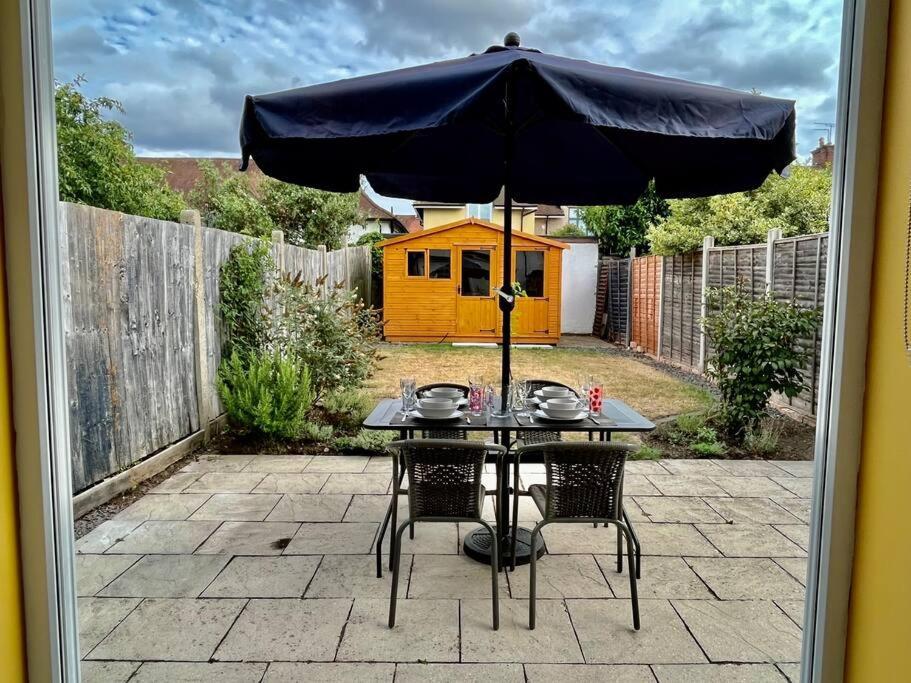 Entire 3 Bed House Weybridge Brooklands, London Villa Byfleet Luaran gambar
